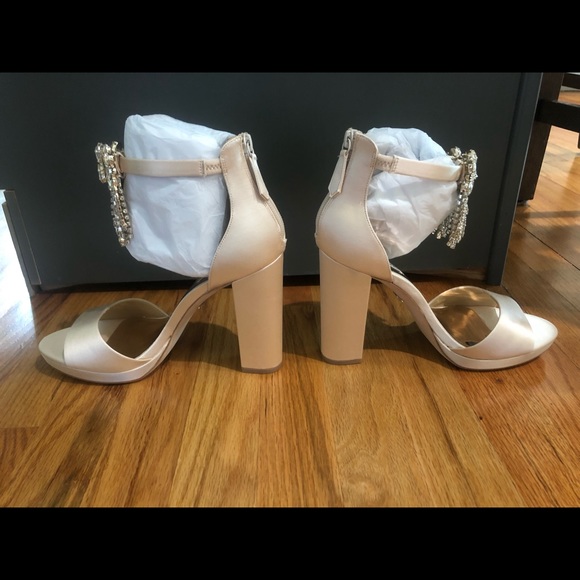 Badgley Mischka Women's Fascinate Heeled Sandal - Picture 9 of 12